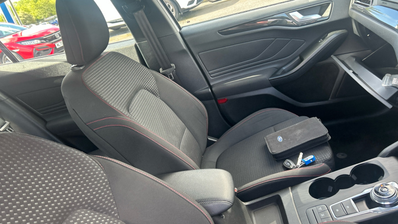 Ford Focus 1.0 EcoBoost 125 ST-Line 5dr Auto Petrol Hatchback